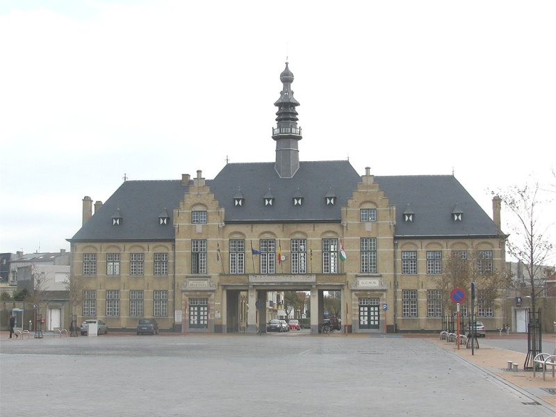 het gemeentehuis in Wenduine 1