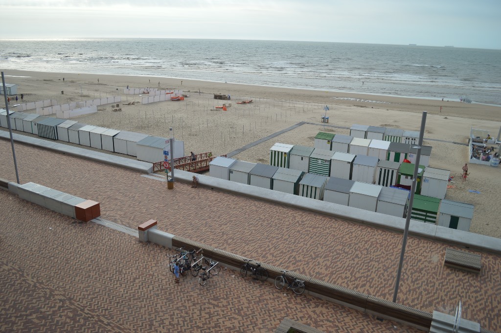 wenduine ochtend zee en zeedijk 1