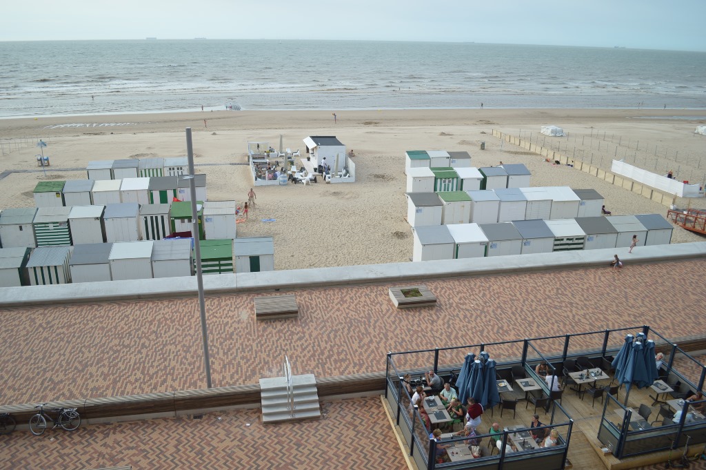wenduine ochtend zee en zeedijk 2