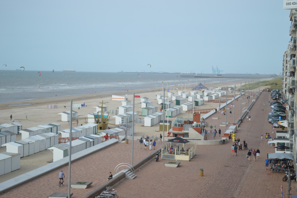 wenduine ochtend zee en zeedijk 3
