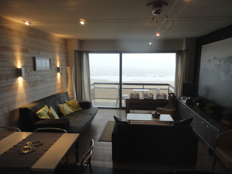 woonkamer_met_zicht_op_zee